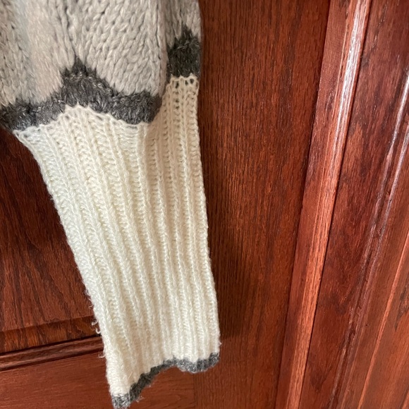 VENUS Cream and Gray Button-Up Cardigan - Picture 6 of 8